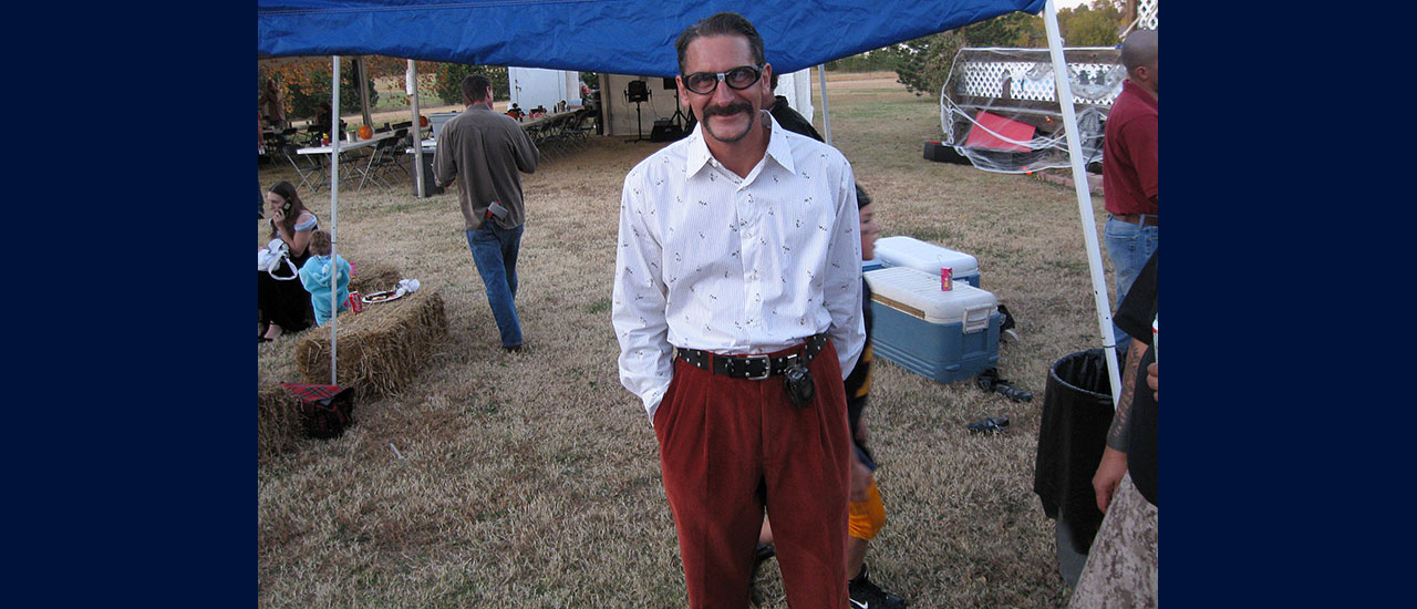 Paul Lewis, as the shop Techie!